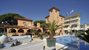 Piscina i terrassa